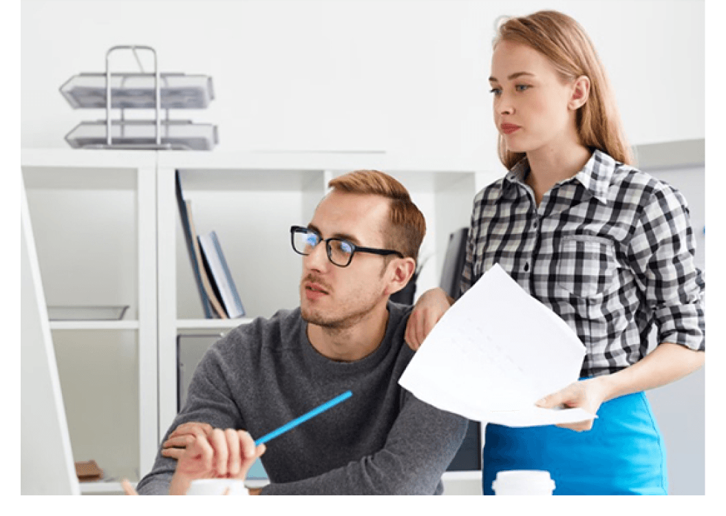 Assistance and project manager planing a project